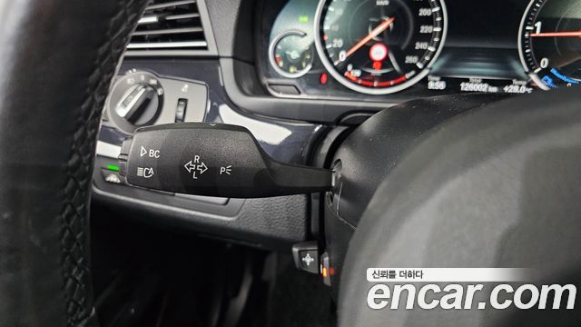 BMW 5-Series 2016 — photo 36