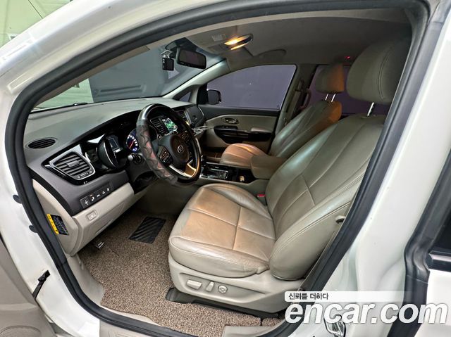Kia Canival 2016 — photo 10