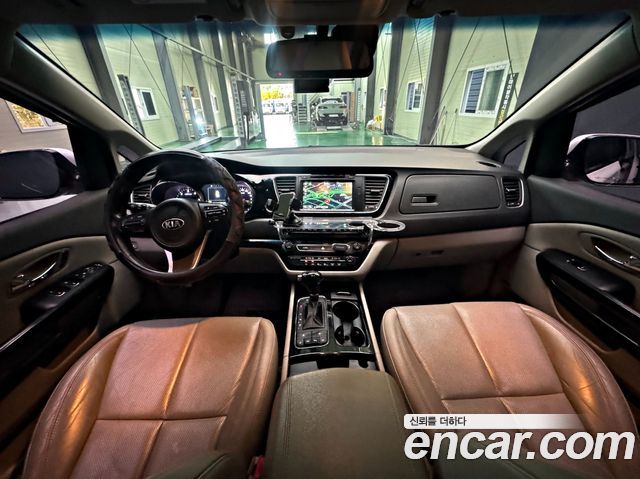Kia Canival 2016 — photo 12