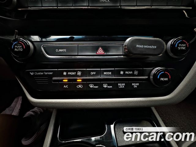 Kia Canival 2016 — photo 17