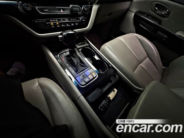 Kia Canival 2016 — photo 19