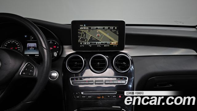 Mercedes-Benz GLC-Class 2018 — photo 20