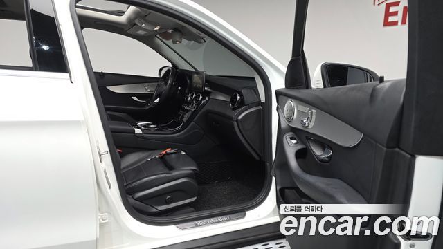 Mercedes-Benz GLC-Class 2018 — photo 16