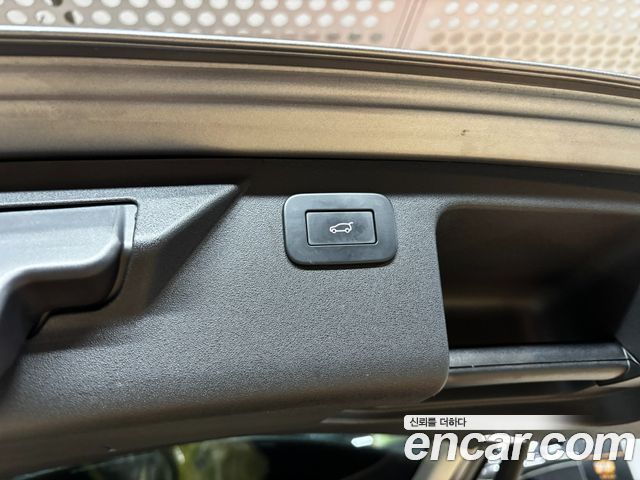 Land Rover Discovery Sport 2023 — photo 16