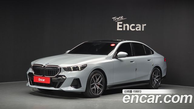 BMW 5-Series 2026 — photo 1