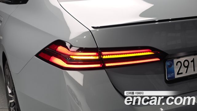 BMW 5-Series 2026 — photo 9