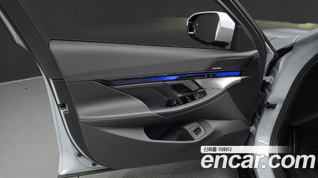 BMW 5-Series 2026 — photo 14