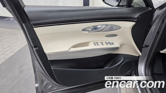 Genesis GV70 2021 — photo 14