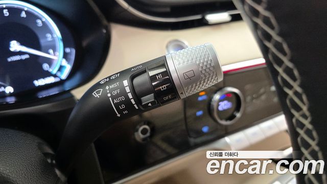 Genesis GV70 2021 — photo 27