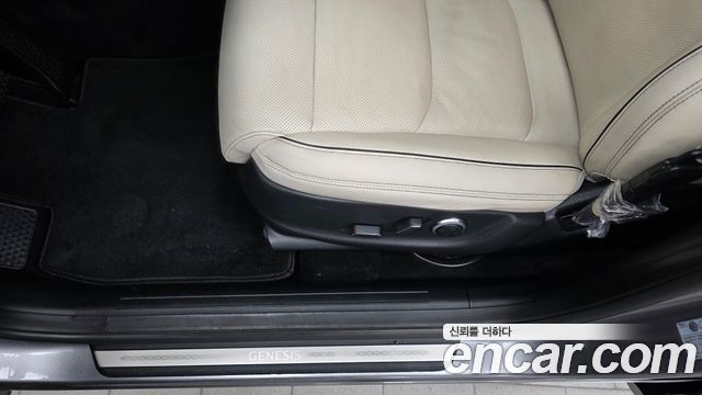 Genesis GV70 2021 — photo 31
