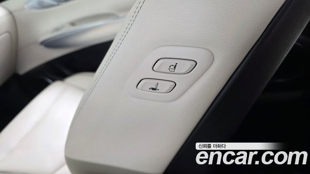 Genesis GV70 2021 — photo 32
