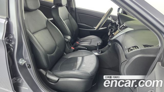 Hyundai Accent 2014 — photo 17