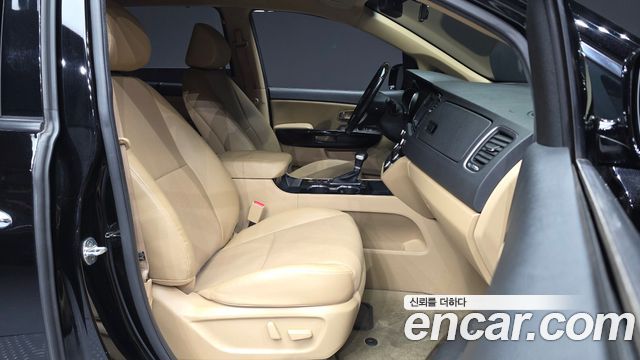 Kia Canival 2020 — photo 17
