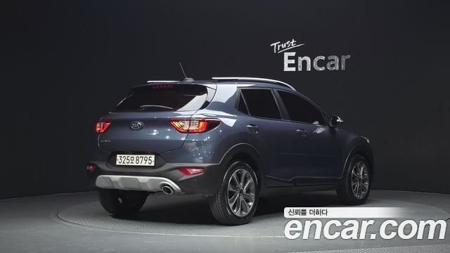 Kia Stonic 2018 — photo 2