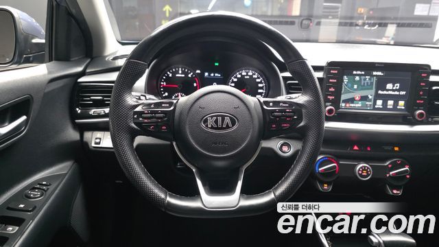 Kia Stonic 2018 — photo 13