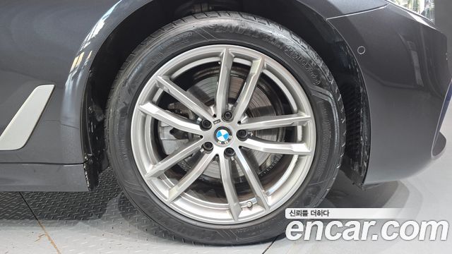 BMW 5-Series 2020 — photo 5