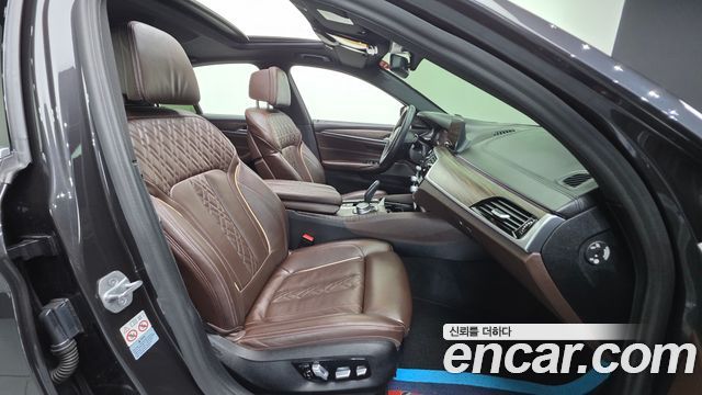 BMW 5-Series 2020 — photo 13