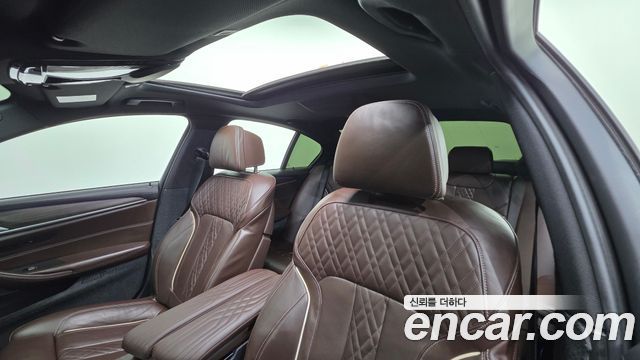 BMW 5-Series 2020 — photo 18