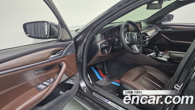 BMW 5-Series 2020 — photo 19