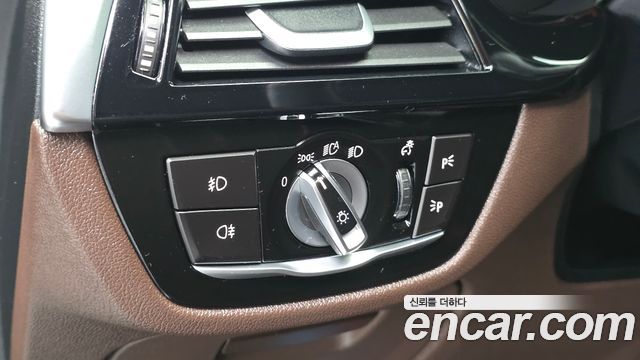 BMW 5-Series 2020 — photo 22