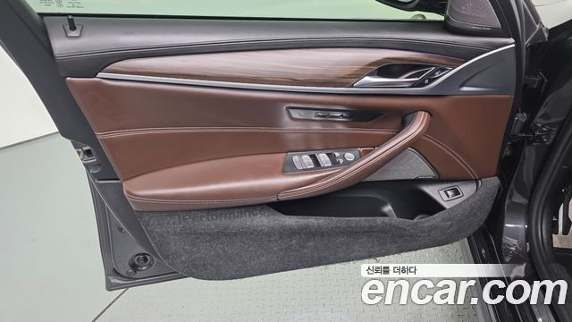 BMW 5-Series 2020 — photo 14