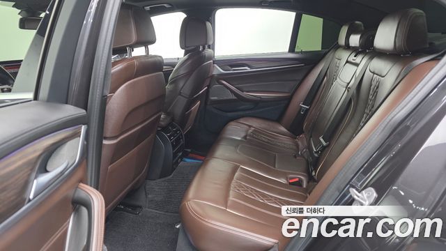 BMW 5-Series 2020 — photo 16