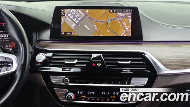BMW 5-Series 2020 — photo 28