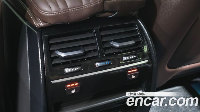 BMW 5-Series 2020 — photo 31