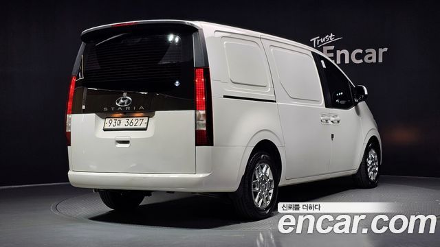 Hyundai Staria 2022 — photo 2
