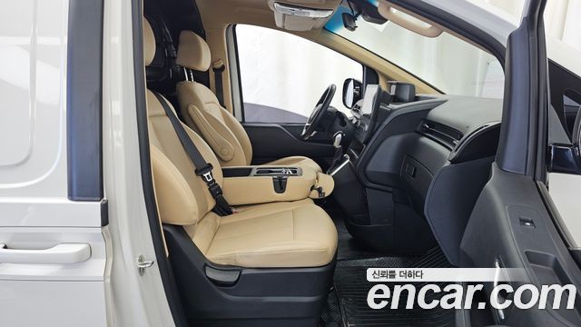 Hyundai Staria 2022 — photo 17