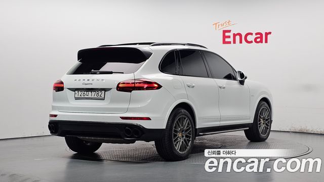 Porsche Cayenne 2017 — photo 2