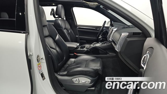 Porsche Cayenne 2017 — photo 10