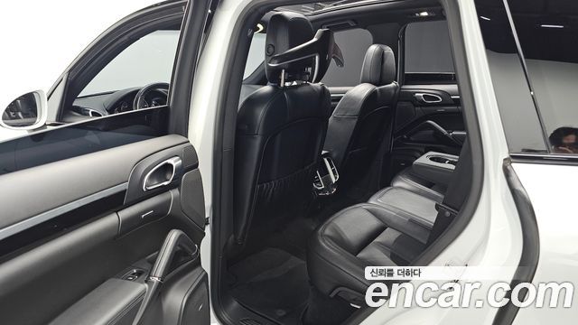 Porsche Cayenne 2017 — photo 12
