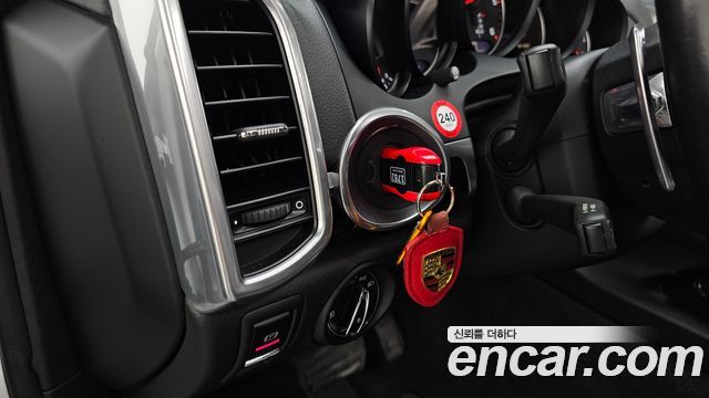 Porsche Cayenne 2017 — photo 17