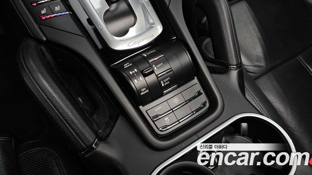 Porsche Cayenne 2017 — photo 18