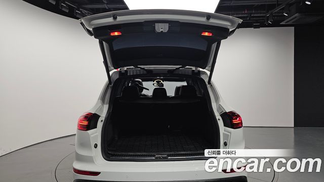 Porsche Cayenne 2017 — photo 20
