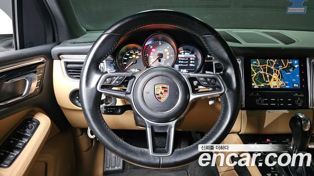 Porsche Macan 2017 — photo 13