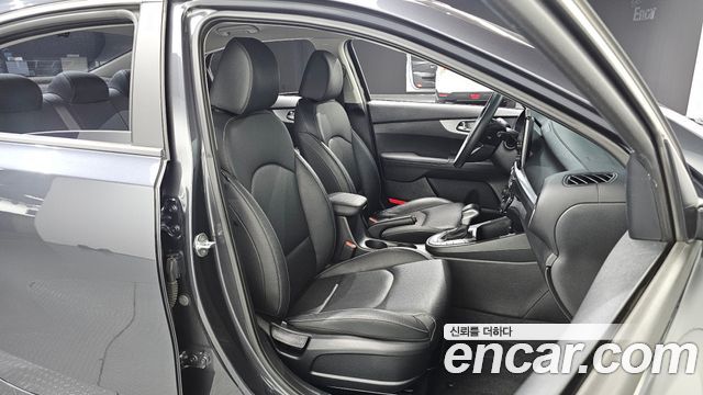 Kia K3 2022 — photo 16