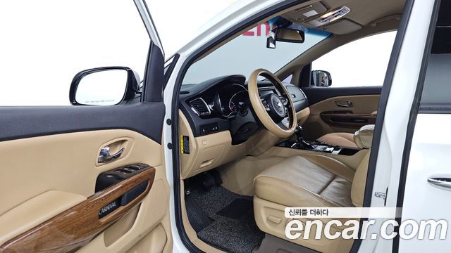 Kia Canival 2016 — photo 10