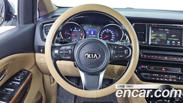 Kia Canival 2016 — photo 13