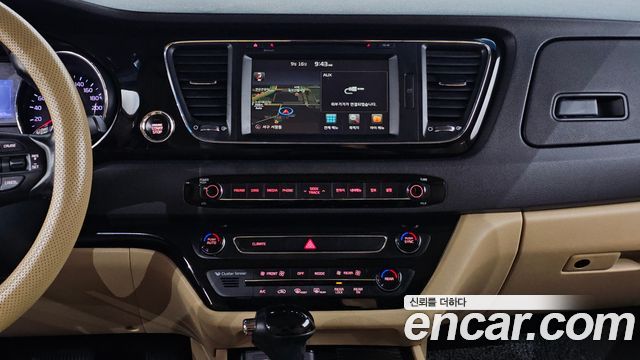 Kia Canival 2016 — photo 14