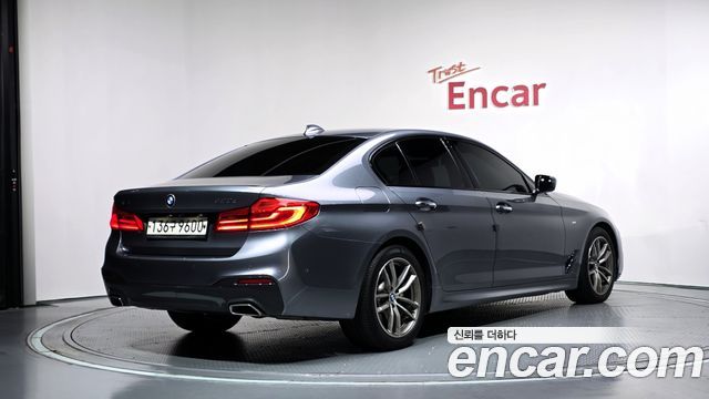 BMW 5-Series 2017 — photo 2