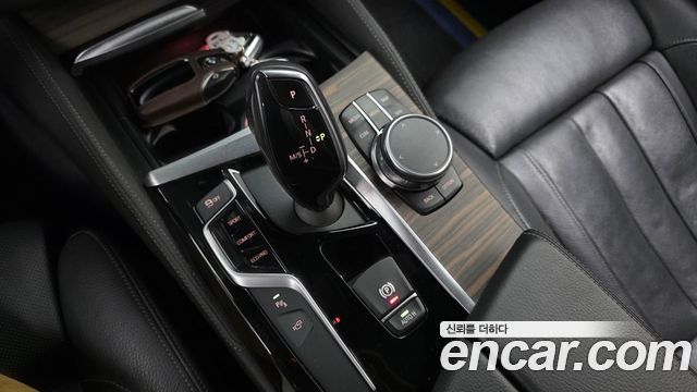 BMW 5-Series 2017 — photo 9