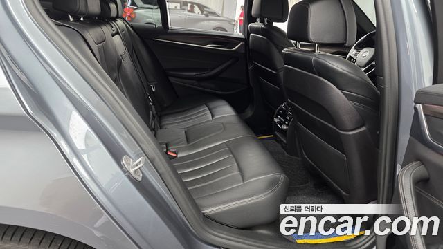 BMW 5-Series 2017 — photo 12