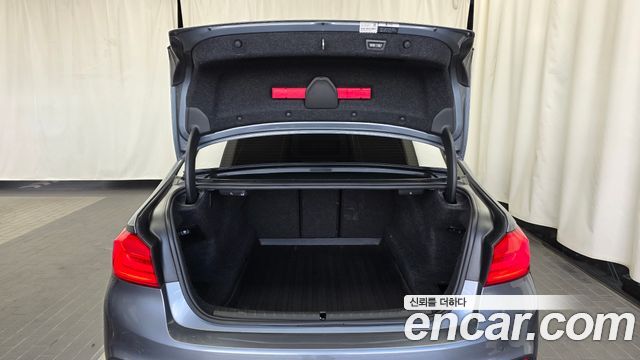 BMW 5-Series 2017 — photo 20