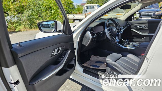 BMW 3-Series 2021 — photo 10