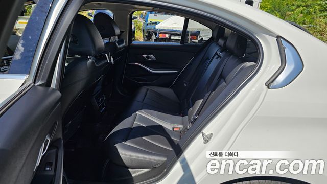 BMW 3-Series 2021 — photo 11
