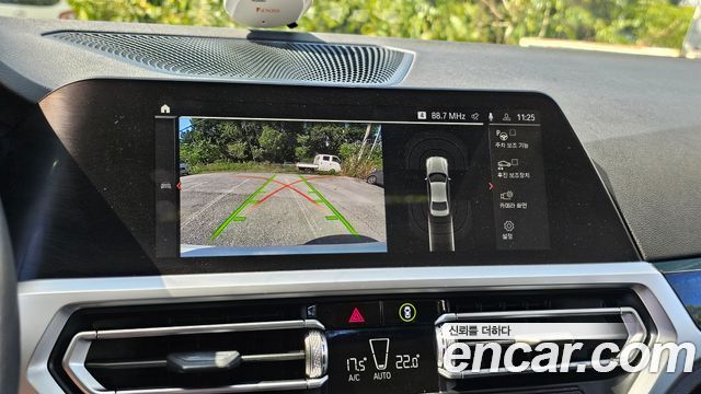BMW 3-Series 2021 — photo 14