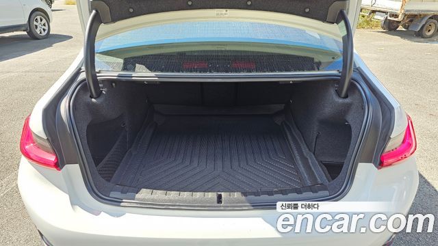 BMW 3-Series 2021 — photo 16