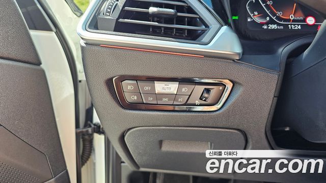 BMW 3-Series 2021 — photo 19